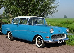 Opel Rekord, blauw (Ansichtkaart)